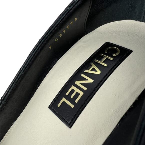 Chanel 2022 Quilted Interlocking Cap Toe CC Logo Pumps - Picture 11 of 13